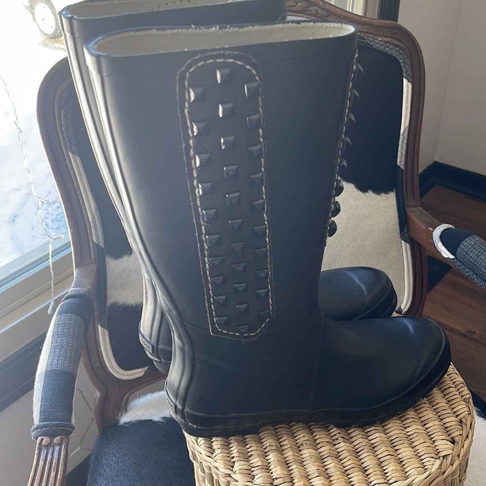 BCBGMAXAZRIA Black Studded Grommet Rainboots - Picture 13 of 13